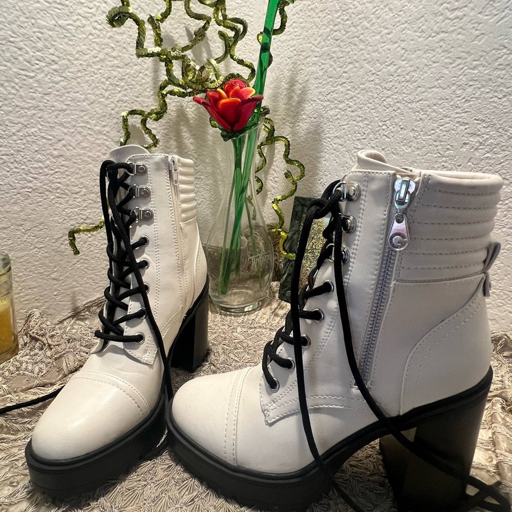 White boots chunky Chelsea heels. Brand-new, never worn before.